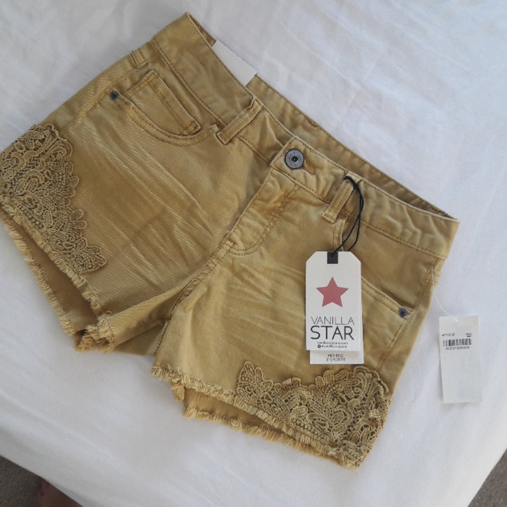 NWT - Short - Size 3 - Junior - Mid Rise